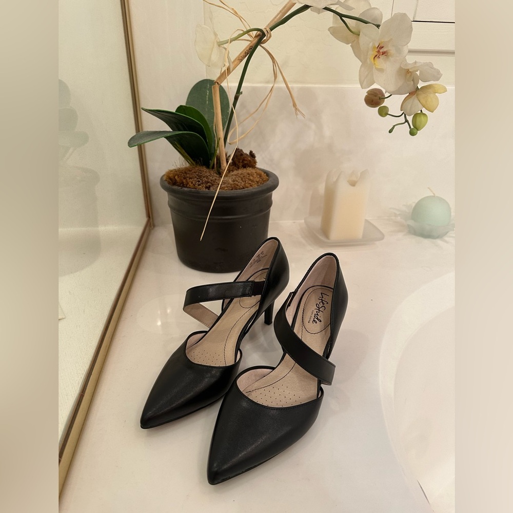 Life Stride Suki Comfort Flex Black Faux Leather Pump 2.75 in Heel 8W Wide Width